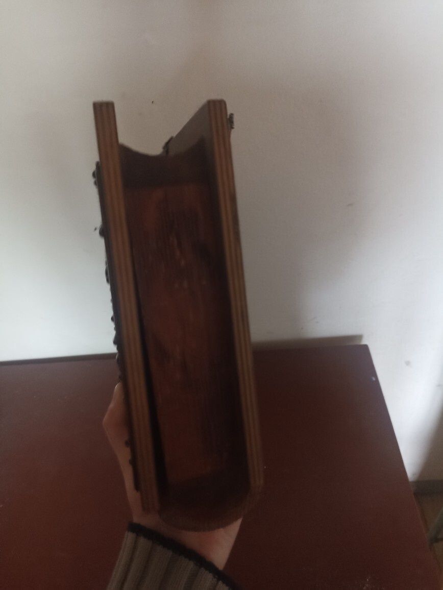 Stara drewniana szkatułka, książka, do naprawy