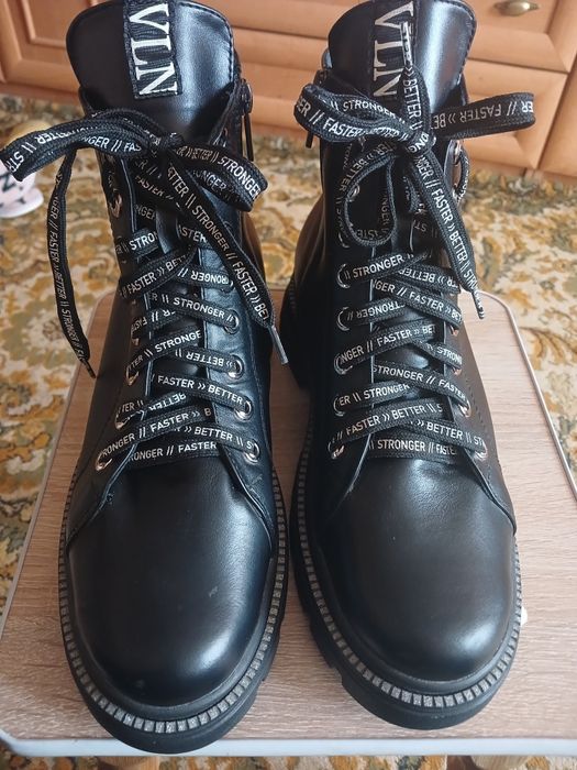 Продам женские зимние ботинки кожание 42 размера