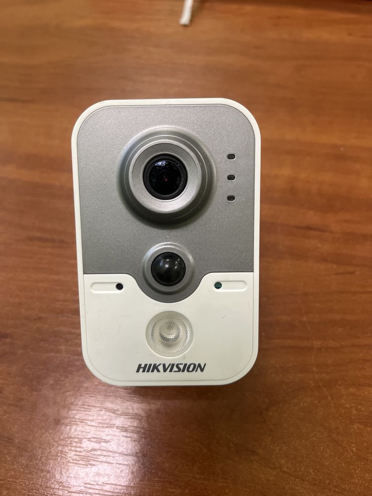 Продам камеру відеонагляду Hikvision DS-2CD2432F-I 2,8mm