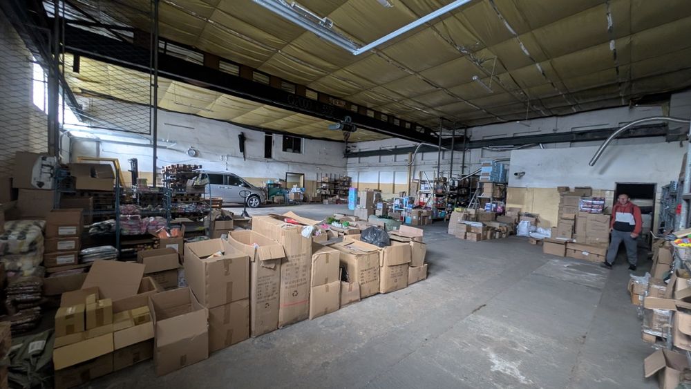 Hala magazynowa 380m2 B+ po modernizacji – ogrzewanie, LED, suwnica