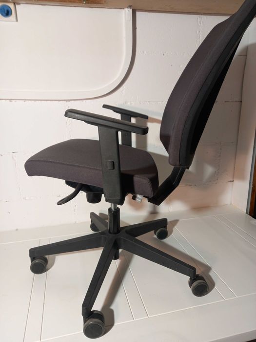 Fotel Biurowy Navigo Nowy Styl Bardzo Wygodny Pełna Regulacja