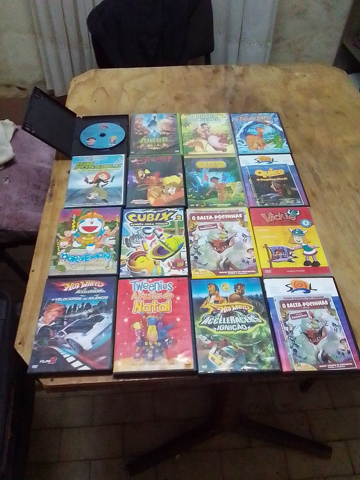 DVDs original de criança e etc..