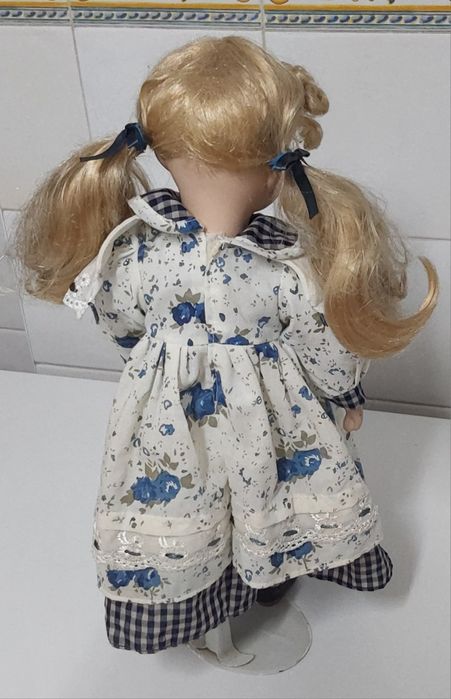 BONECAS PORCELANA lindas com 41 , 31 e 18 cm de altura.Casa e Colecção