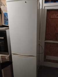 Продам холодильник Атлант двух камерный высокий в хорошем состоянии