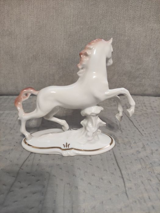 Porcelanowa figurka konia Romania