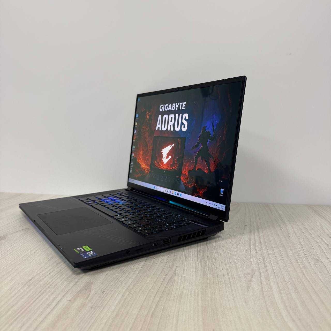 Gigabyte Aorus Master 2K OLED 240Hz Ultra 9 275HX 32GB SSD2TB RTX 5090