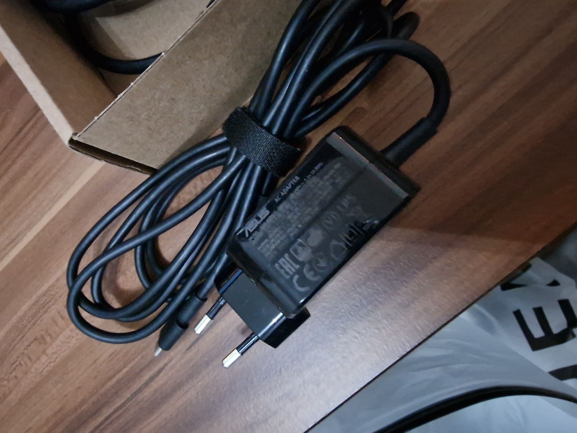 Carregador Asus 45w USB-C Como Novo