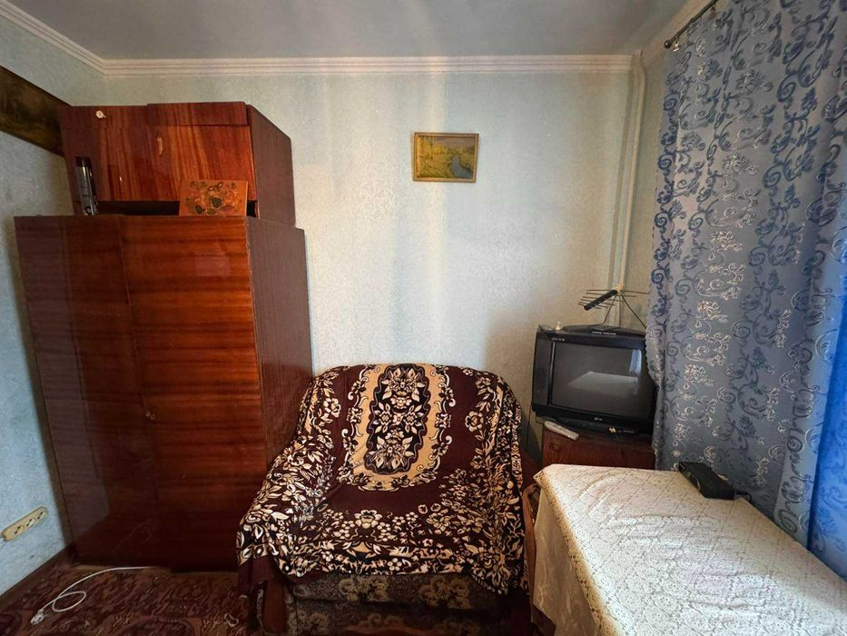 Кімната в гуртожитку по низу ринку