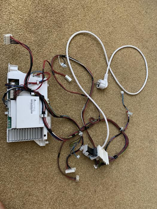 Пральна машинка Ariston Aqualtis ( на запчастини)