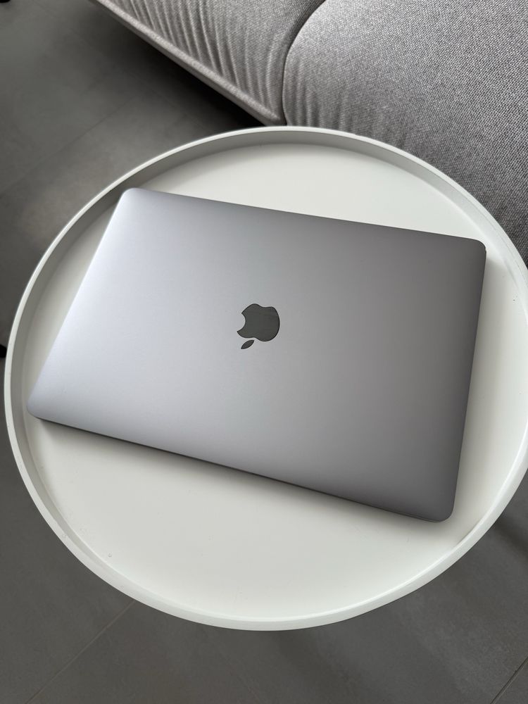 MacBook Pro 2019 13 i5 / 16GB /256 GB/ Touch Bar / 93% АКБ