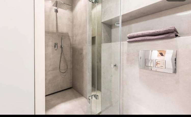 Apatrament Deluxe na doby, Rondo Wiatraczna