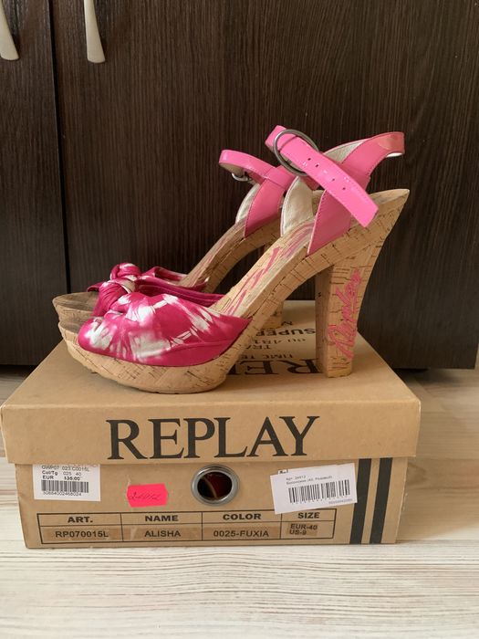 Женские босоножки