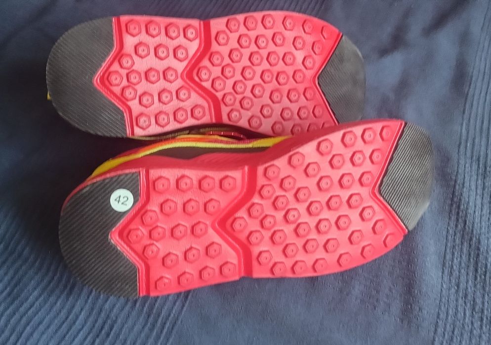 Buty sportowe adidasy biedronka