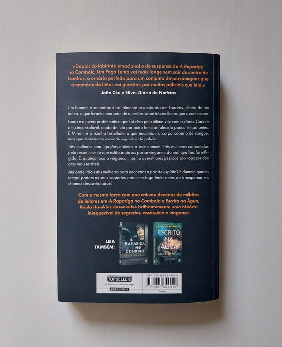 Livro "Um Fogo Lento" de Paula Hawkins