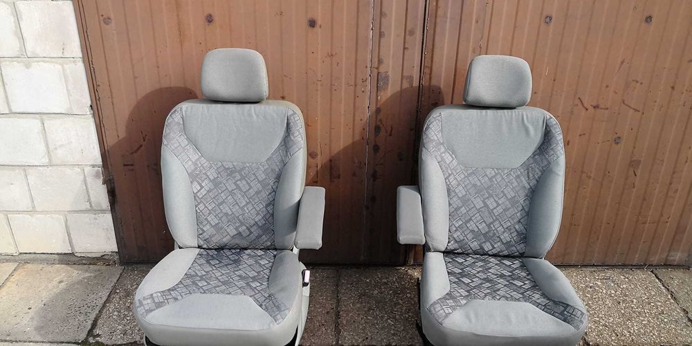 Fotel Vivaro Trafic kierowcy  Ławka  . Podłokietnik. IDEALNY