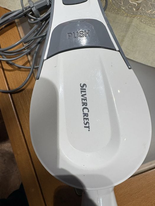 Aspirador vertical com as peças todas e a funcionar bem