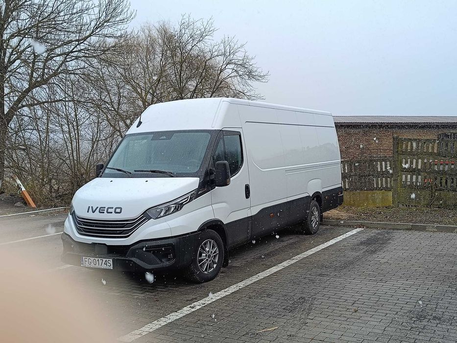 Wynajem busa IVECO Blaszak DĘBNO