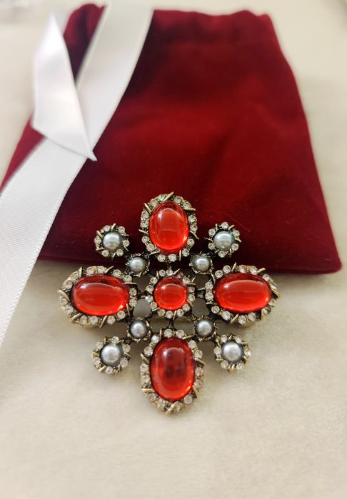 Broszka elegance_styl Gripoix_ kamienie_kryształki i perły