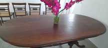 Mesa oval em carvalho em bom estado com 2m comprimento X 1m largura