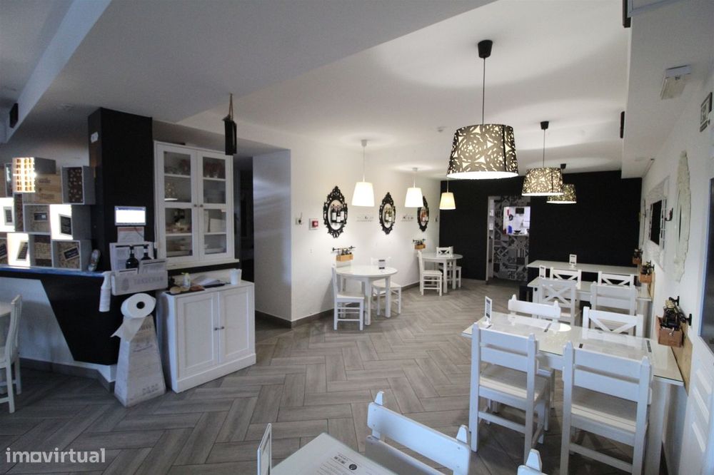 Loja com 2 licenças e grande potencial em zona movimentada