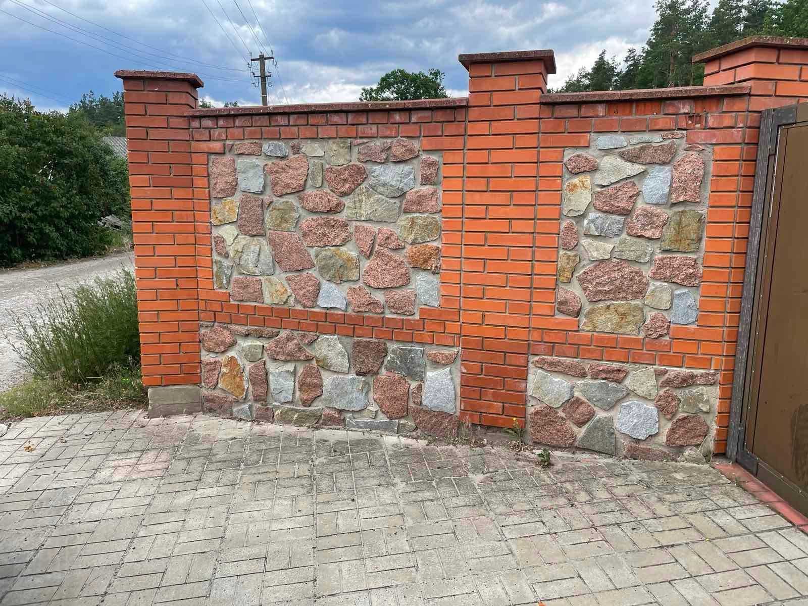 Ділянка з парканом та лазнею та фундаментом під будинок, обмін