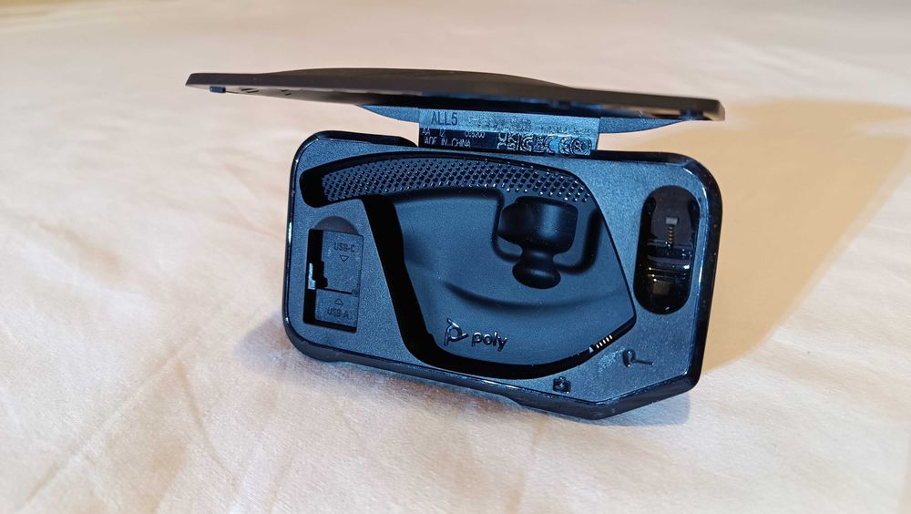 Зарядный кейс футляр для для Plantronics voyager 5200. Версия POLY