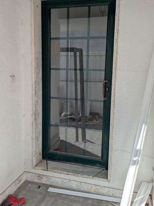 Porta de entrada em aluminio e vidro duplo