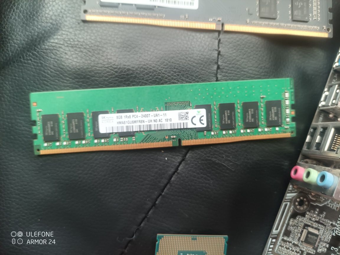 оперативная  память 8GB DDR4 2400MHz

Состояние: рабочая, без ош