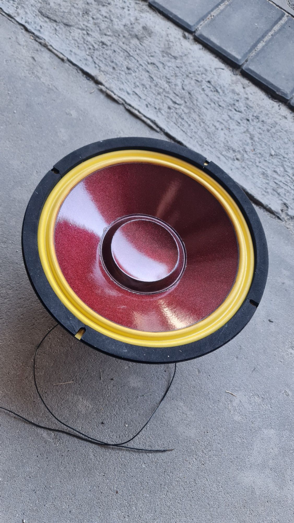 Głośnik 440W basowy