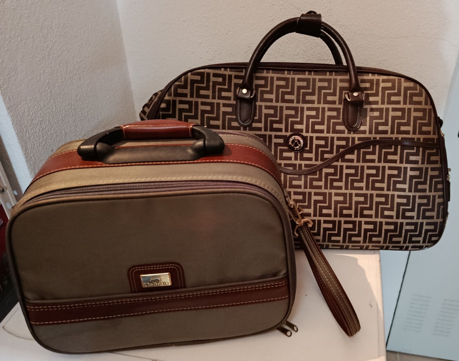 Mala / troley de viagem e Nécessaire