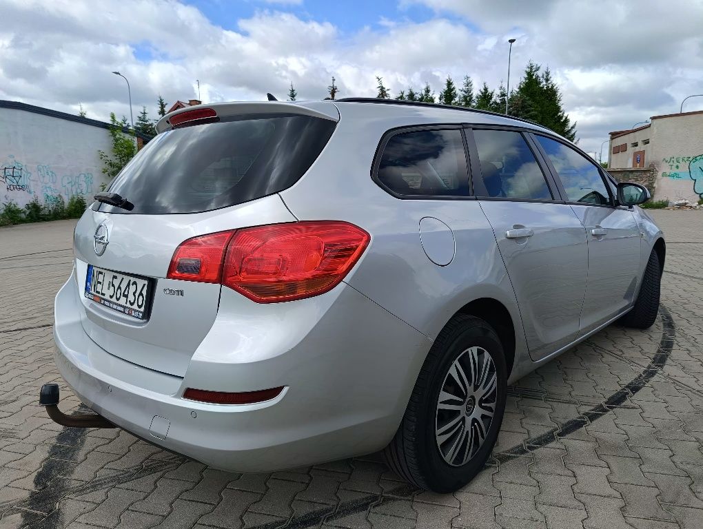 Opel Astra J 1.7Cdti 2011r. Bogato wyposażony