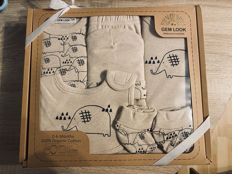 Zestaw/ komplet niemowlecy prezentowy