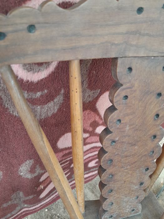 Cadeiras e loiçeiro antigos