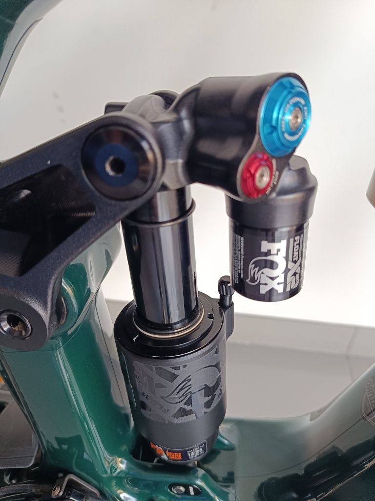 Santa Cruz Vala Tam. M - Fox Grip2 + Fox x2 (invisiframe) com fatura.