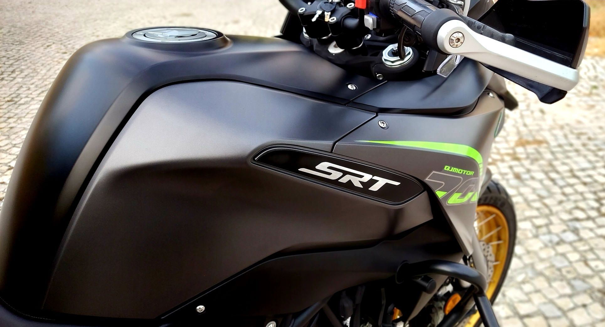 Mota QJMotor SRT700X