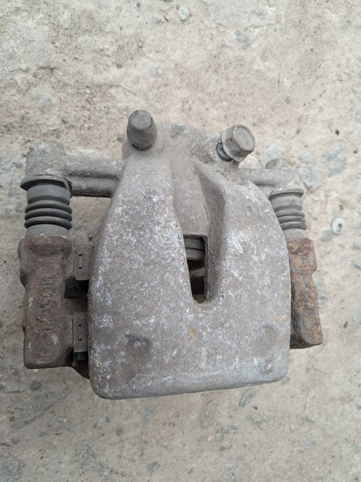 Задній правий супорт тойота авенсіс т25 робочий стан