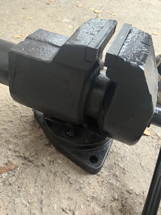 Тиски 40+кг хорошие