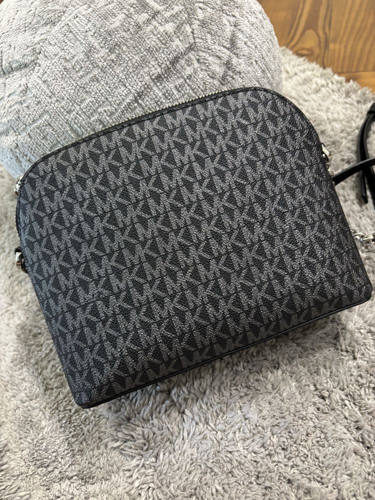 Torebka skórzana Michael Kors z logowaniem