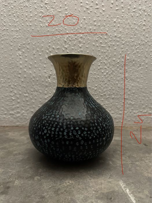 Vaso decorativo em metal