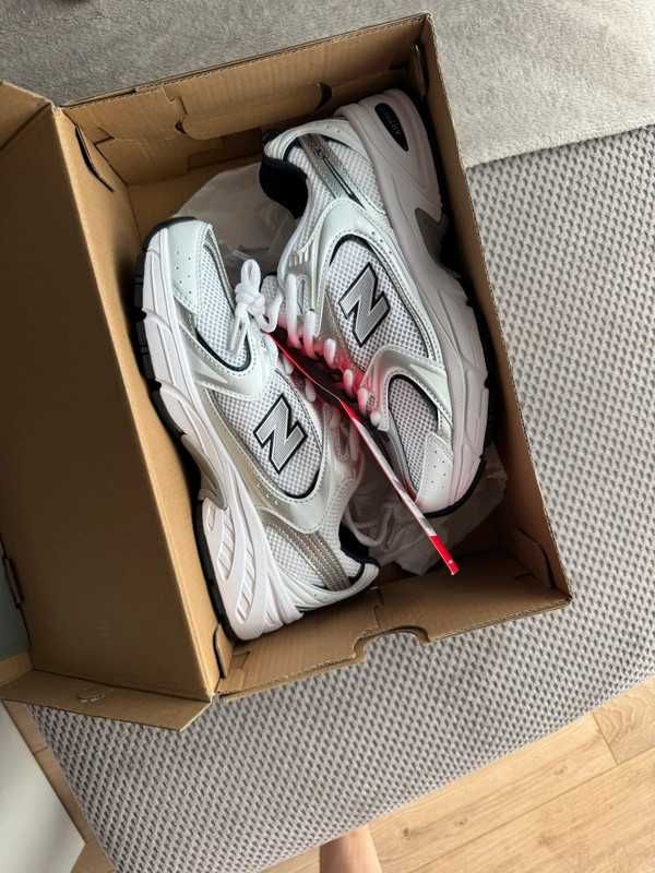 530NB/white DamskieNewBalance530UnisexTrampki rozmiar. 44