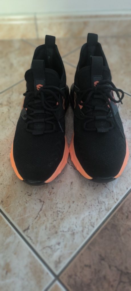 Nowe buty robocze z blachą