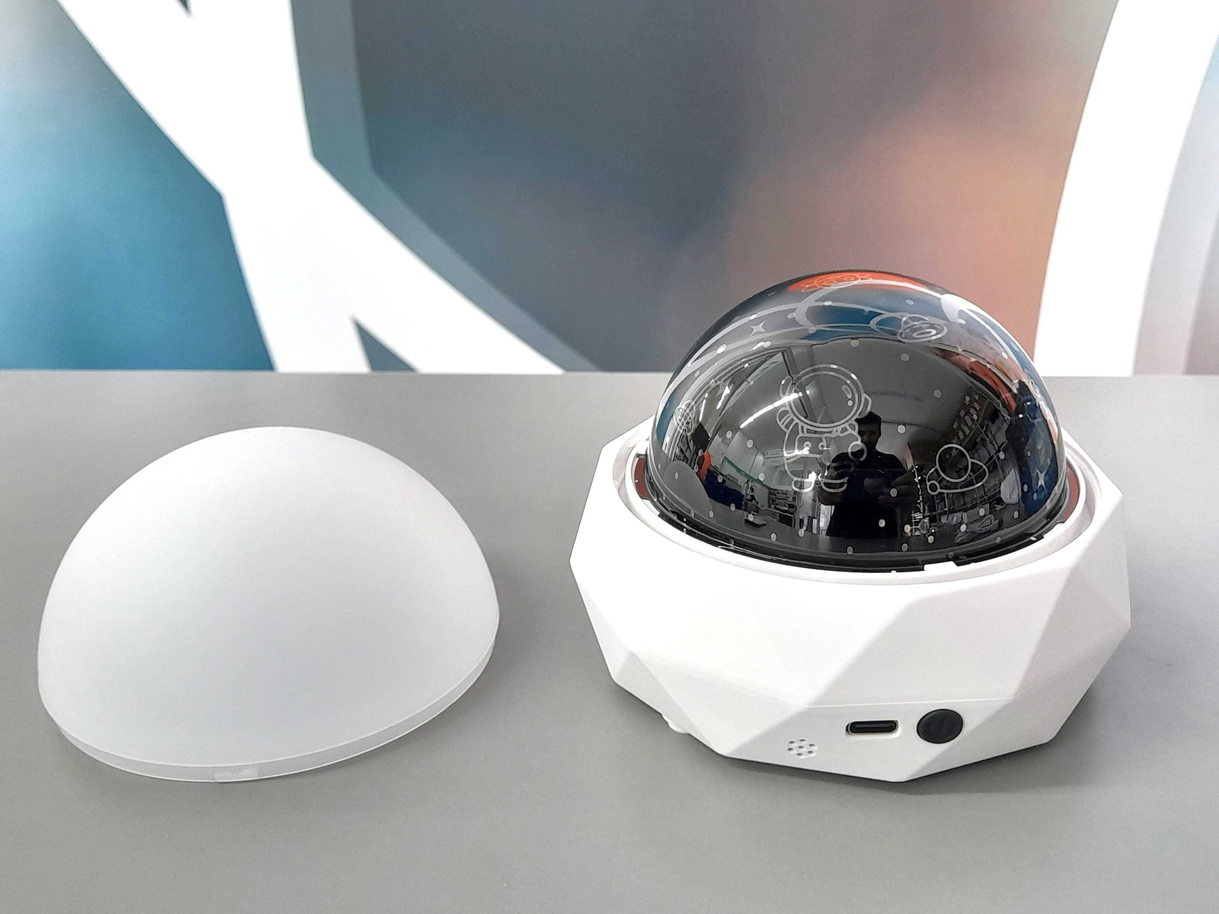 Projetor Espacial com Caixa de Som Bluetooth