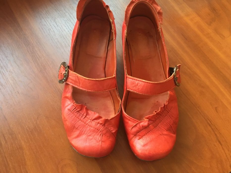 Красные ,красивые туфельки