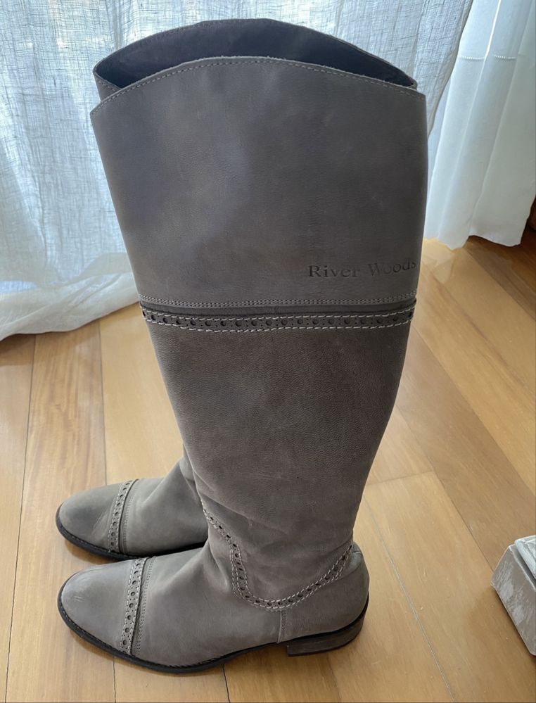 Vendo botas de cano alto em pele -River Woods -39
