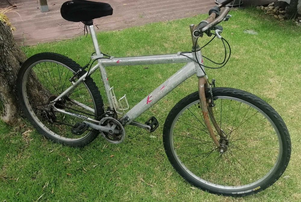 Bicicleta EMT by Esmaltina Roda 24 em Alumínio c/ 21v Shimano + Extras