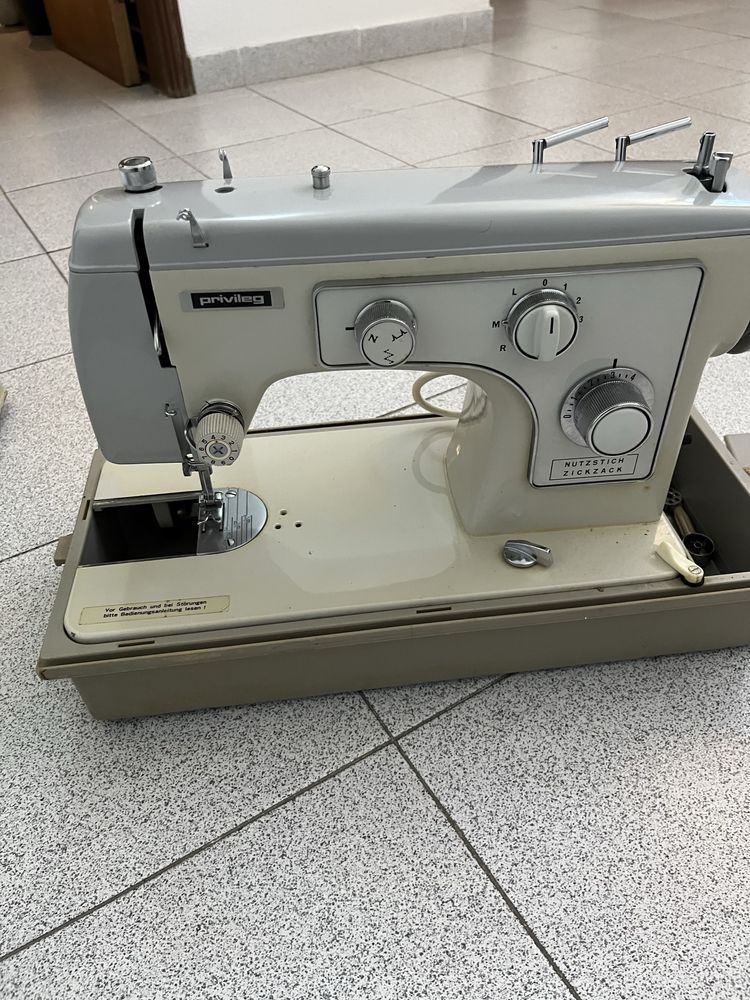 Máquina Costura Vintage Ideal Modell 750