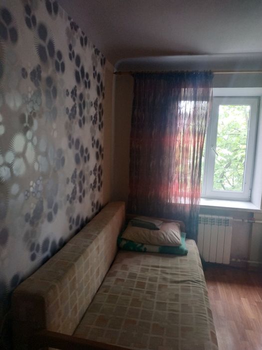Комнату в доме гостиного типа