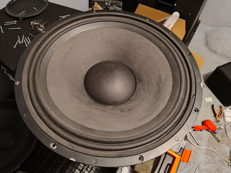 Subbasy subwoofer wharfedale 18" estradowe