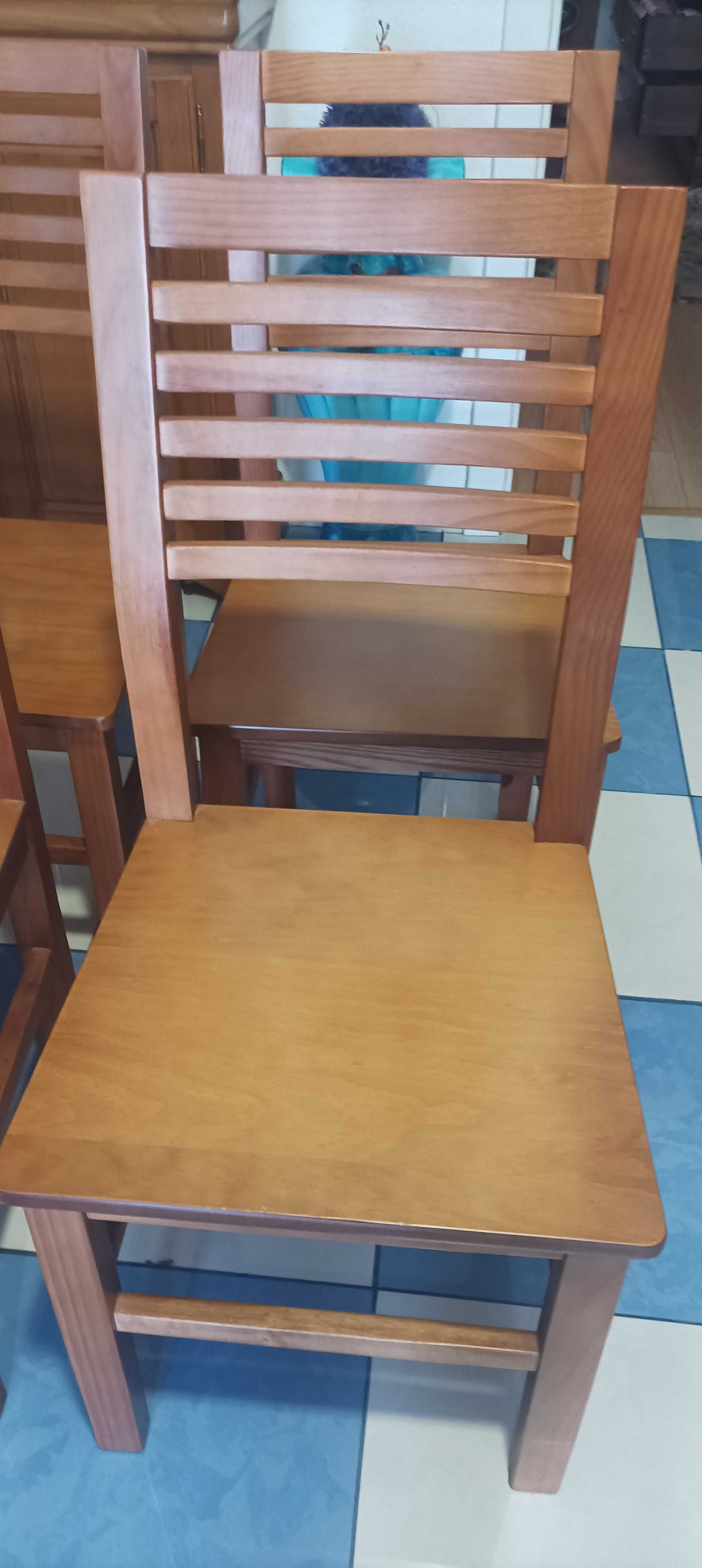 Conjunto de 6 cadeiras em madeira