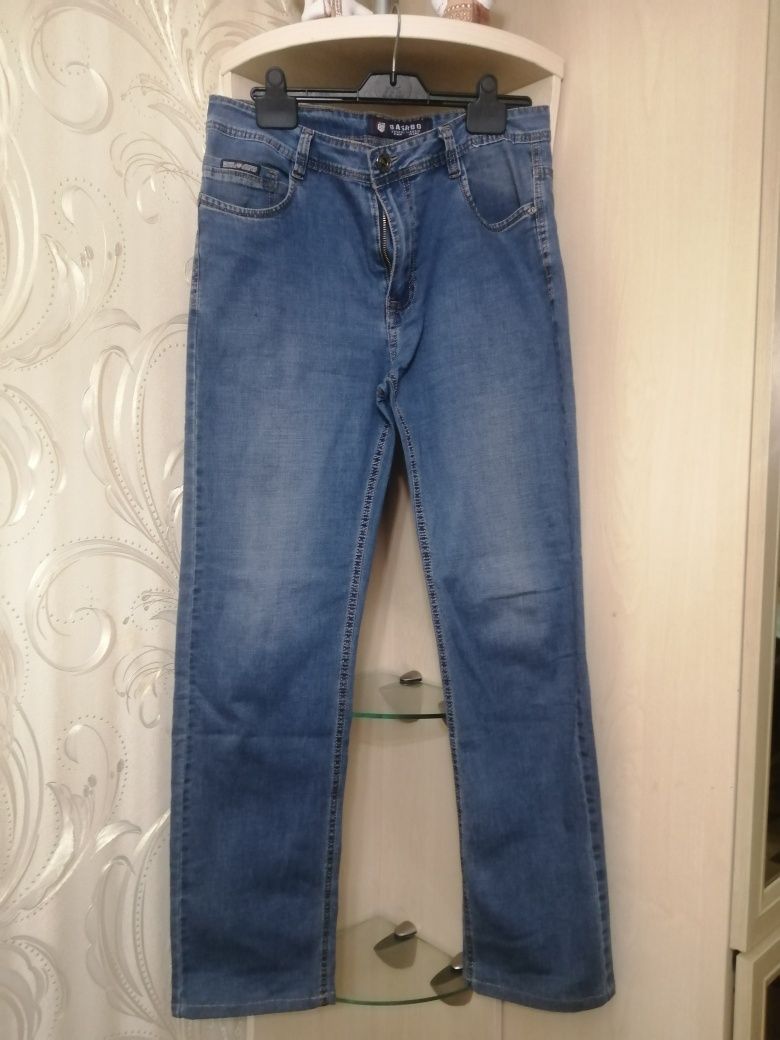 Продам джинсы мужские стрейчевые, летние, размер 33